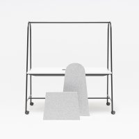 panele Aria: PET L-IC03-B60; stół konferencyjny Ampla: biały pastel, RAL9005