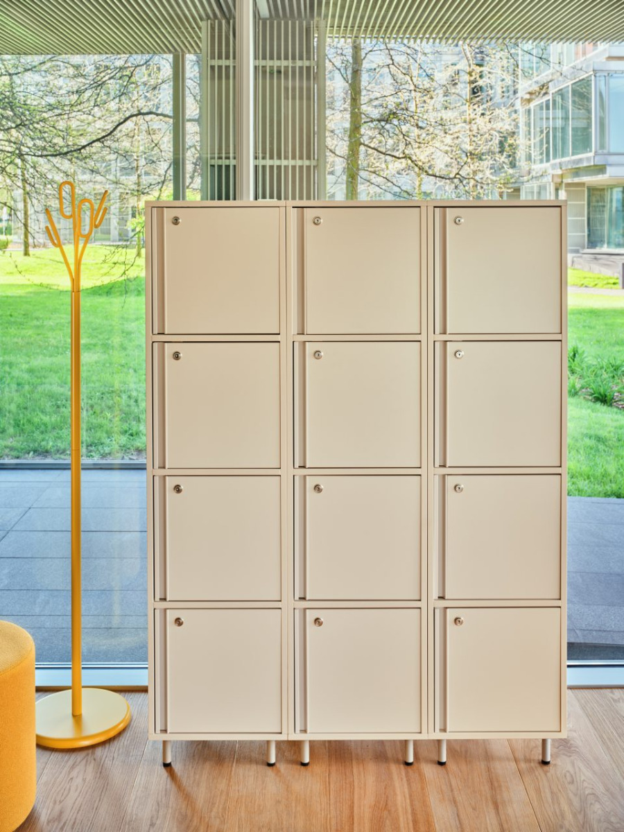 Locker Plus: beżowy mat; Mix: Grain GR-62122; Clip: RAL0607060