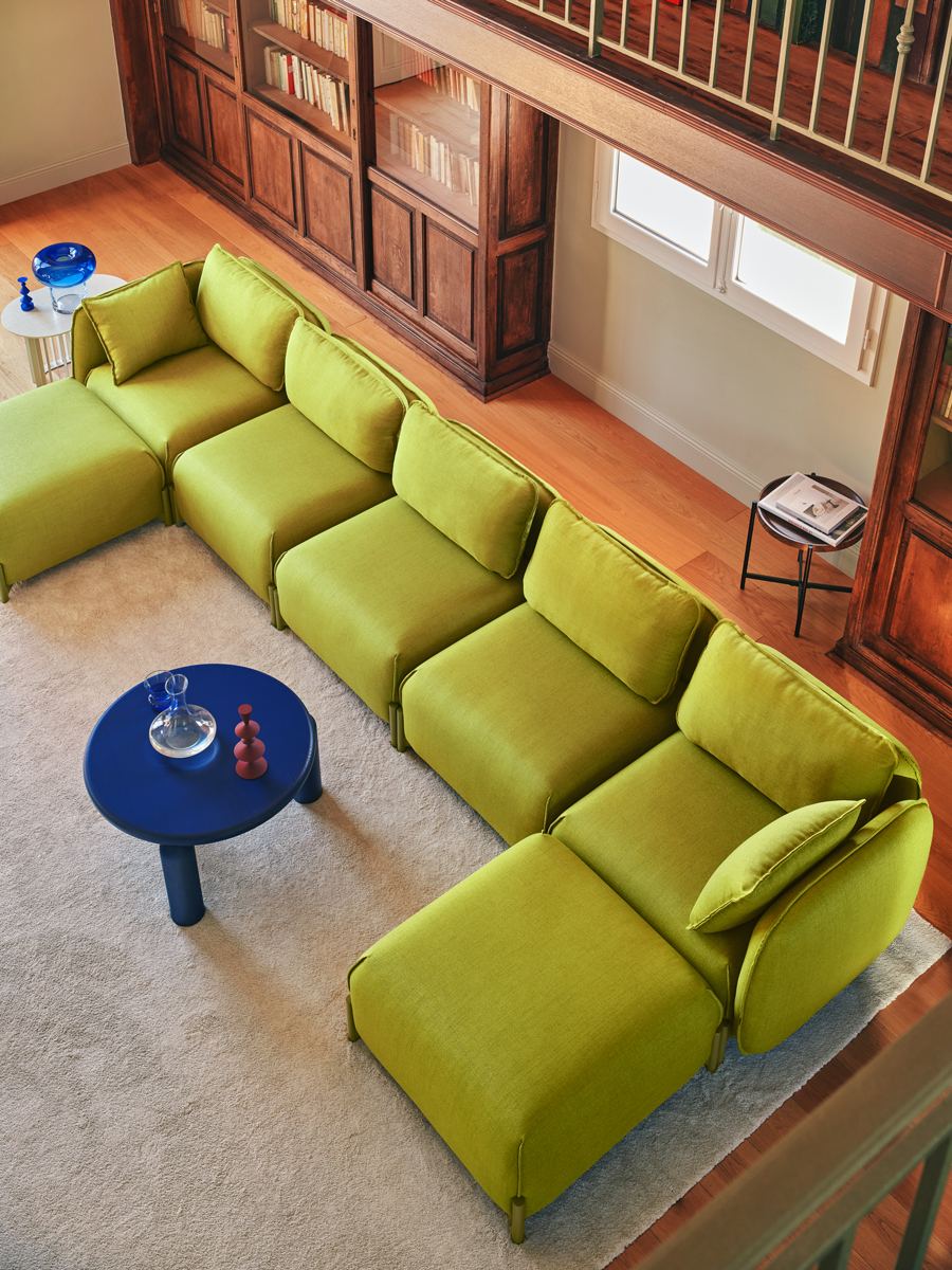 sofa Linka: Chopper CH-800, RAL6013; puf Linka: Chopper CH-800, RAL6013; stolik kawowy Roll: RAL1013